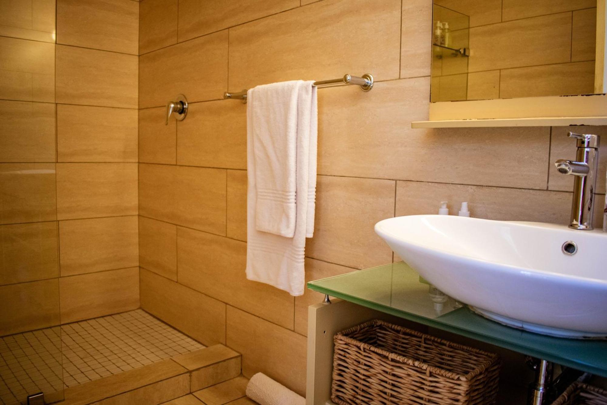 5 Seasons Guest House Стелленбос Экстерьер фото